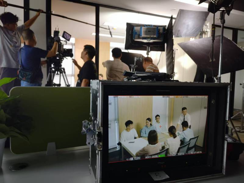 东兰县TVC拍摄公司：科技产品视觉化大师，诠释未来感与功能美学